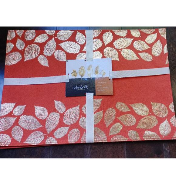 Colordrift Placemats Set of 4 Coral with Gold Metallic Leaf Pattern New - Picture 1 of 3